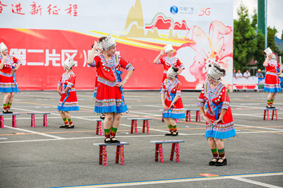 2022“欢跃四季 舞动山城”重庆市广场舞第二片区展演在秀山起舞